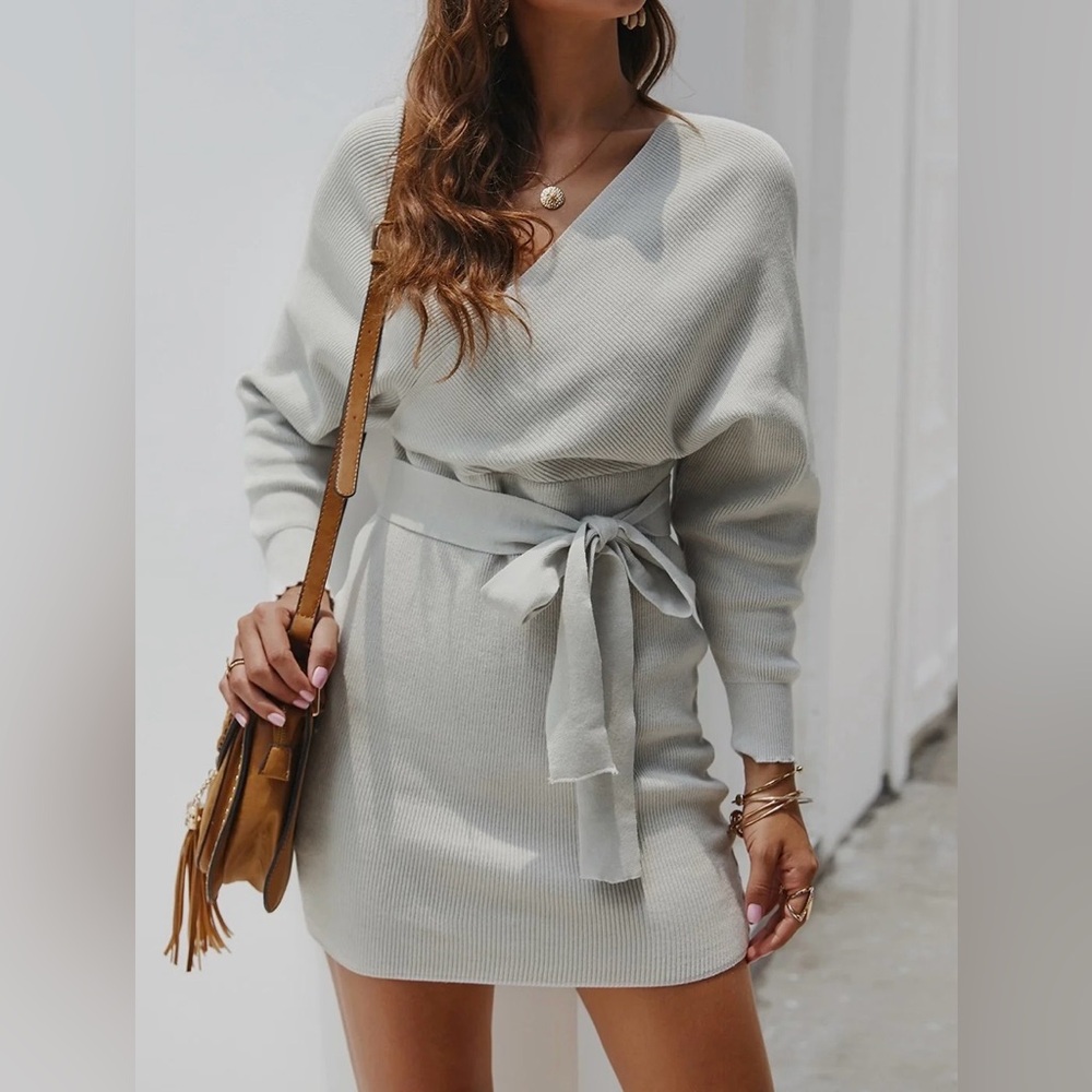 Elegant Light Gray Long Sleeve Dress